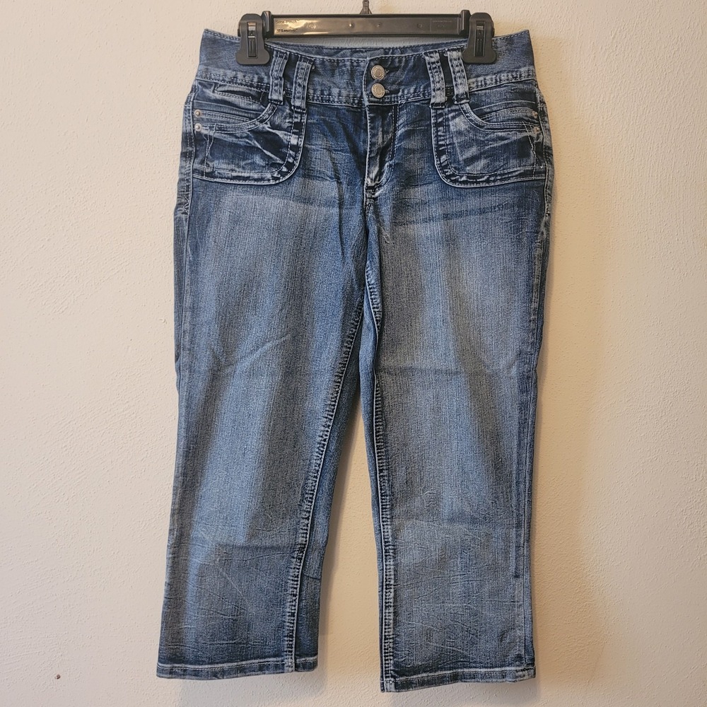 Maurices Capri Jeans Womens Size 5/6  Distressed Stretch